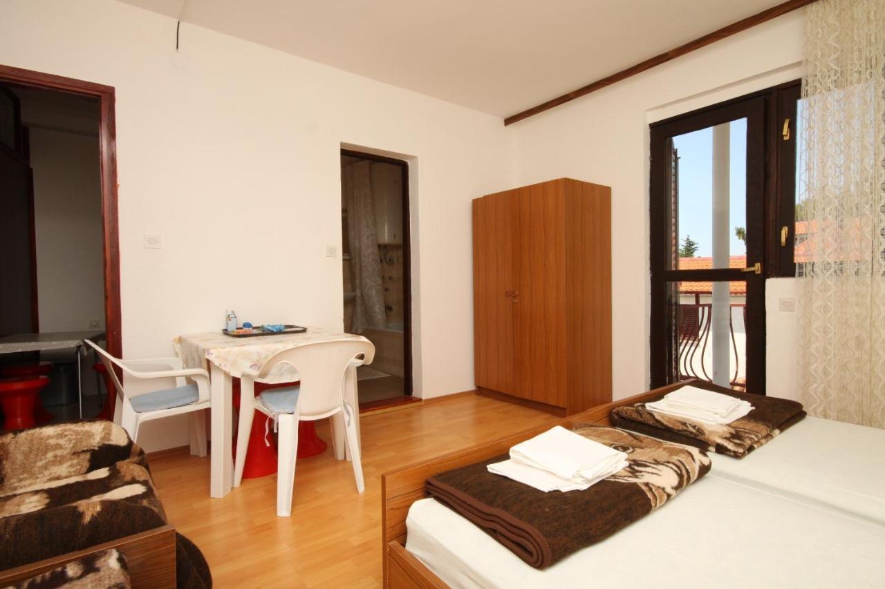 Apartments With A Parking Space Starigrad, Paklenica - 6431 Extérieur photo